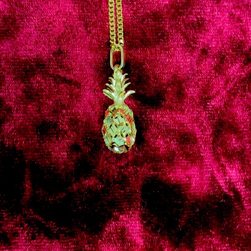 10k 3D pineapple pendant